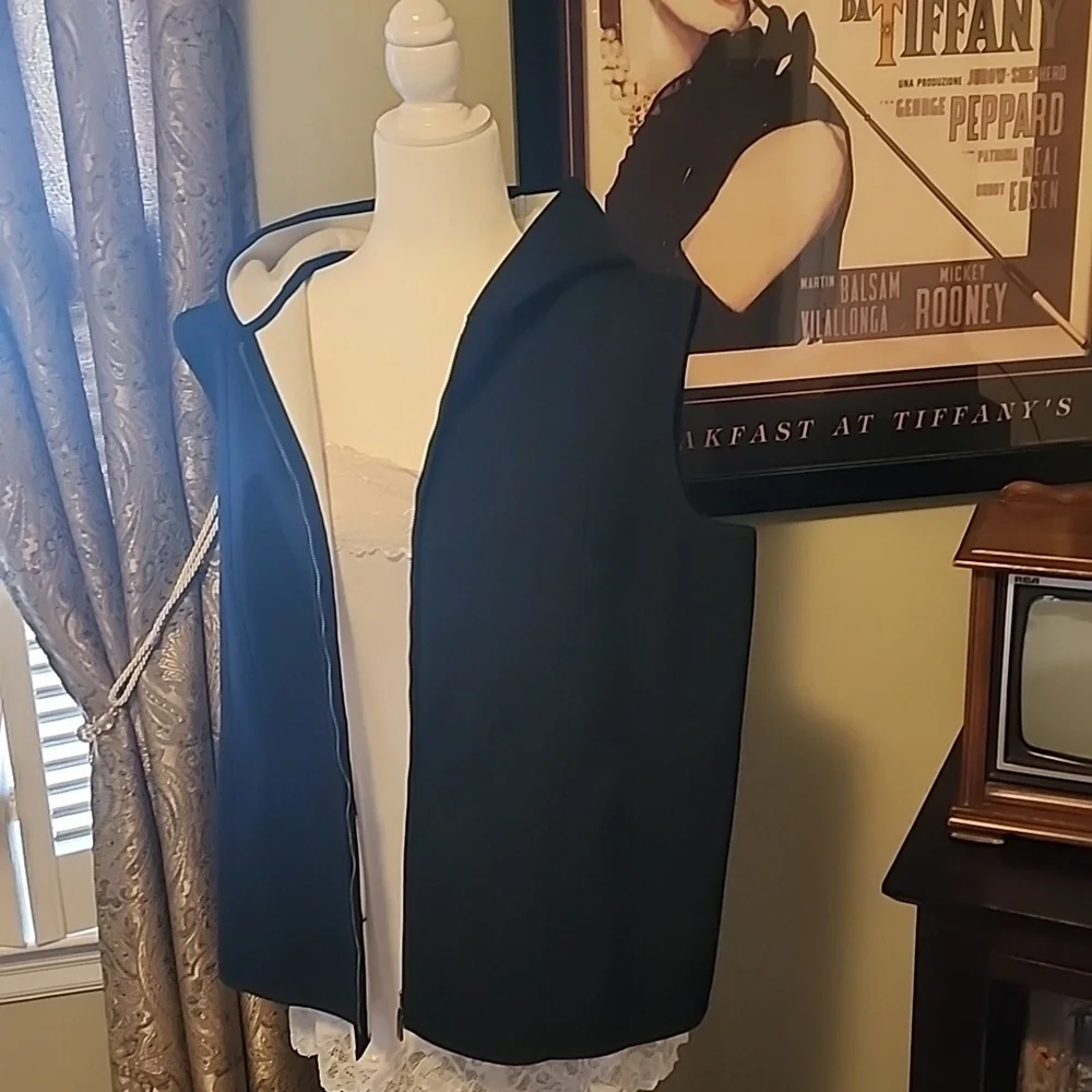 vest - Picture 1 of 2